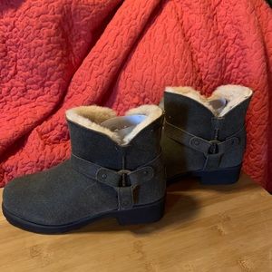 Brand new Bearpaw winter boots size 9.